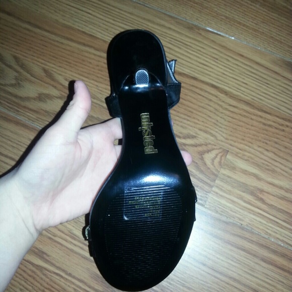 Heels - Picture 3 of 3