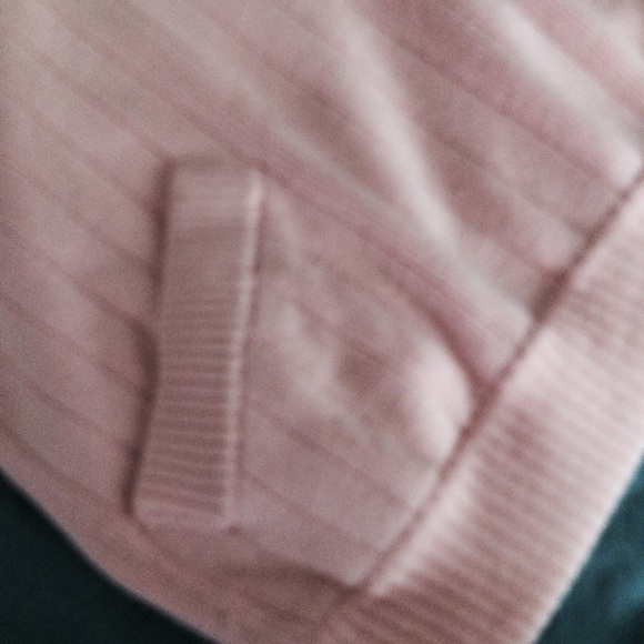 Alan Austin. Pink Sweater - Picture 2 of 3