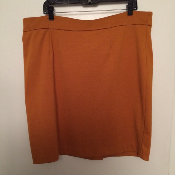 Mustard pencil skirt