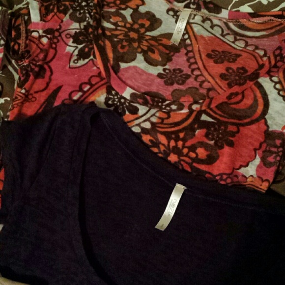 SOLD 5 Tee Bundle - Picture 3 of 3