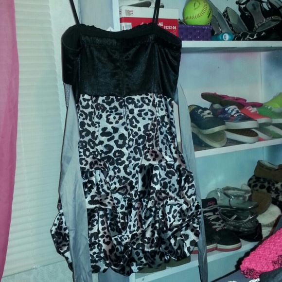 Dress - Picture 4 of 4