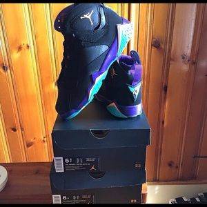 2 pairs of Lola bunny 7s