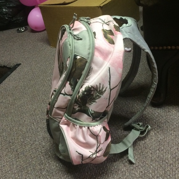 Pink Hunting Camo backpack - Picture 2 of 4