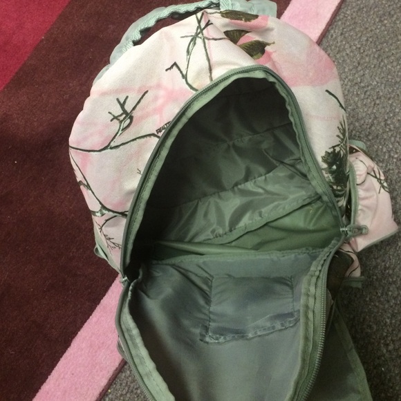 Pink Hunting Camo backpack - Picture 3 of 4