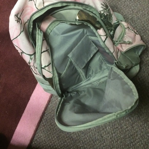 Pink Hunting Camo backpack - Picture 4 of 4