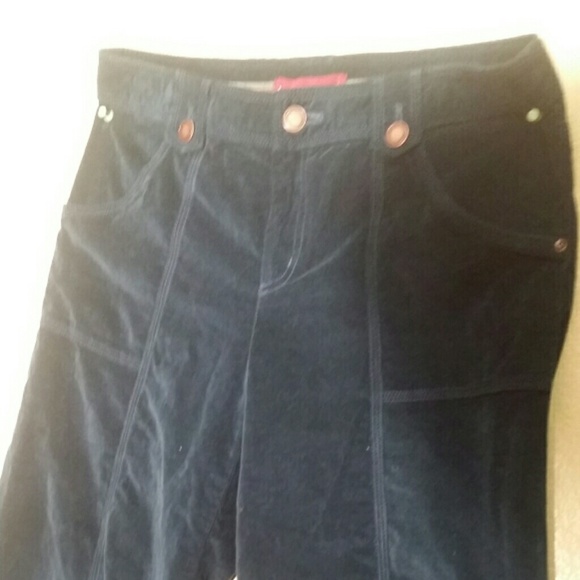 Hunter green Jones wear jeans