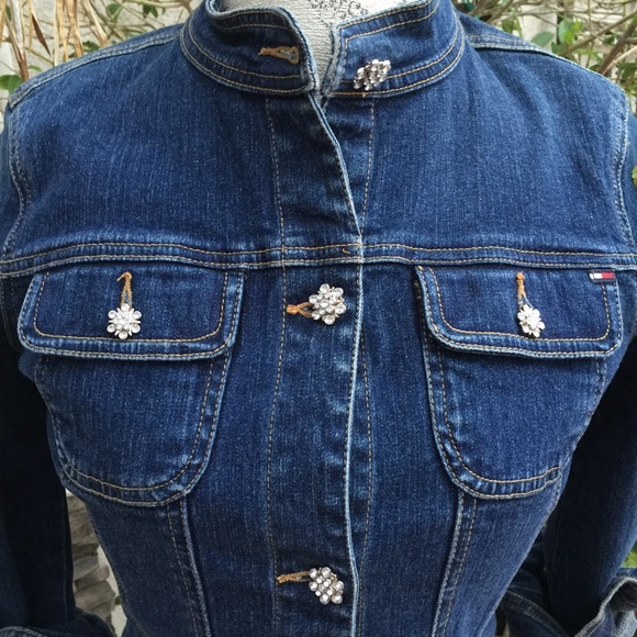 Price Drop 💙 Vintage Tommy Hilfiger denim jacket - Picture 2 of 4