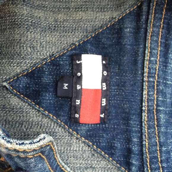 Price Drop 💙 Vintage Tommy Hilfiger denim jacket - Picture 4 of 4