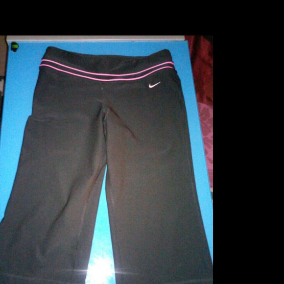 Nike dri fit capris