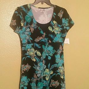 Beautiful summer dress easy wear easy care