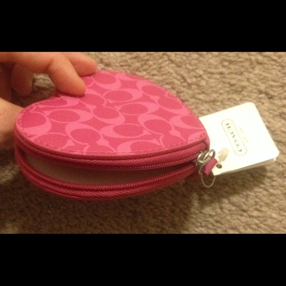 SOLD!!!! NWT Coach pink heart coin purse - Picture 4 of 4