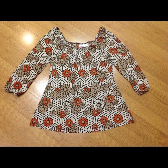 ❌SOLD❌!! Fun retro look top!🌟