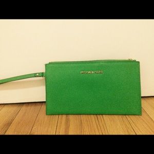 TODAY ONLY $25!!! Michael kors Bedford zip clutch
