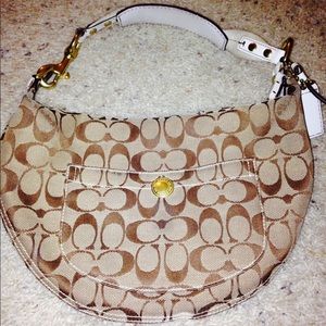 Cream color coach, emblem cute purse!!!