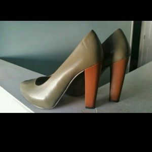 NEW MRKT Olive and Tan pumps SIZE 6