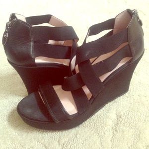 Taryn Rose Sebastian stretch wedge