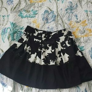 Black & white A-line floral mustard seedmini skirt