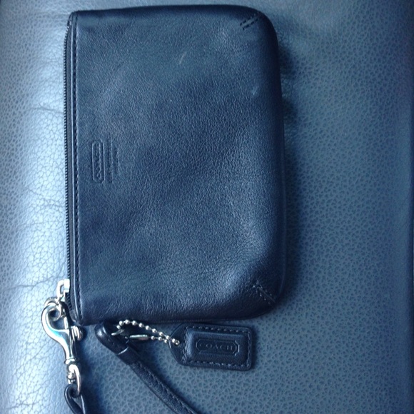 Coach wristlet- Black leather - Picture 2 of 3