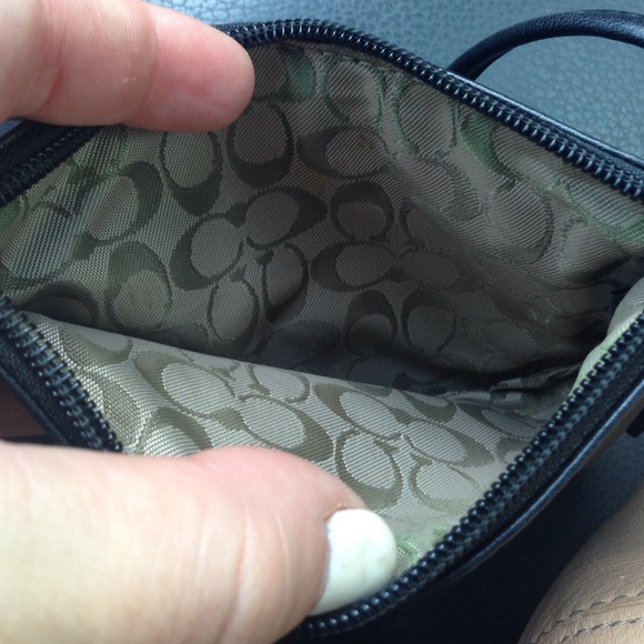 Coach wristlet- Black leather - Picture 3 of 3