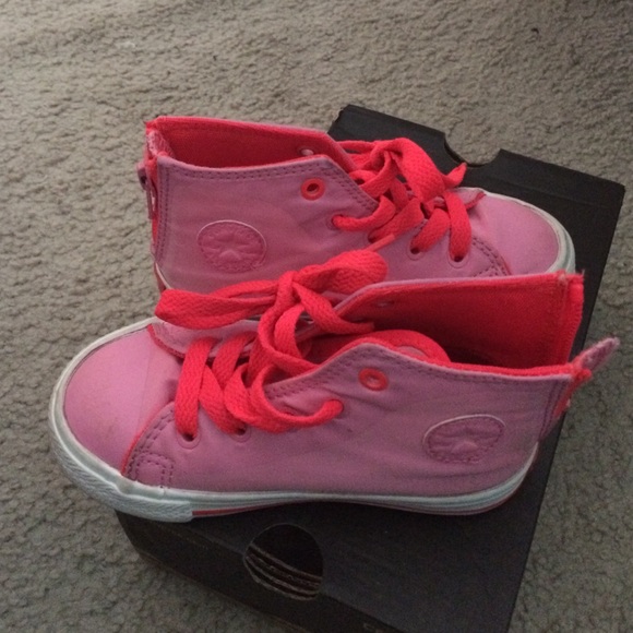 Converse - Picture 2 of 3