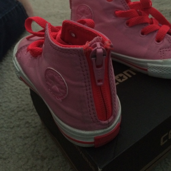 Converse - Picture 3 of 3