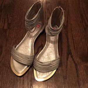 Strap silver flat sandals
