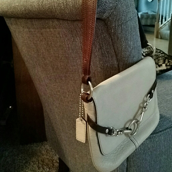 Leather COACH tan shoulder Purse - Picture 3 of 4