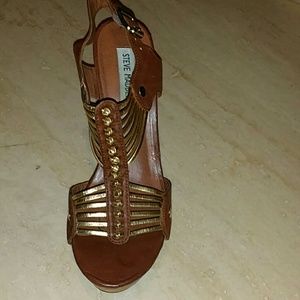 Steve Madden brown & gold shoes