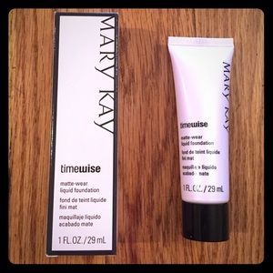 Mary Kay Matte-Wear Liquid Foundation Ivory 4