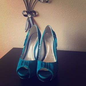 Cute blue heels!