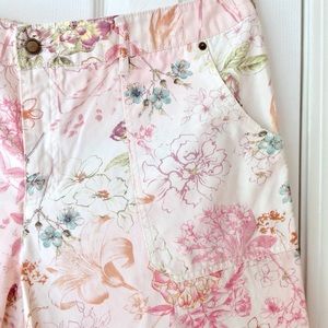 Vintage Floral print Capri Pants