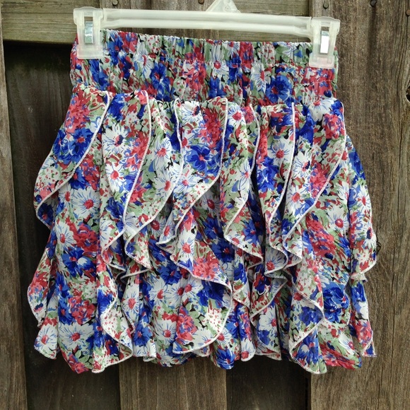 Adorable ruffled floral skirt