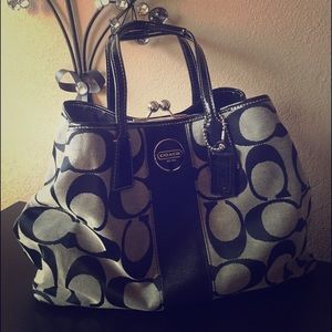 Grey/black COACH bag👛