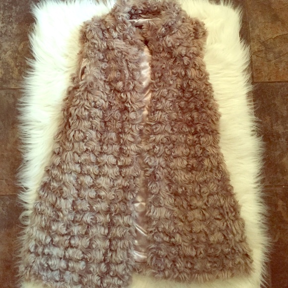 🚫 SOLD 🚫Long faux shearling vest