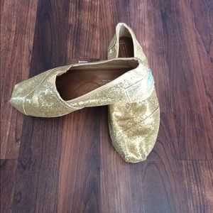 Gold glitter toms