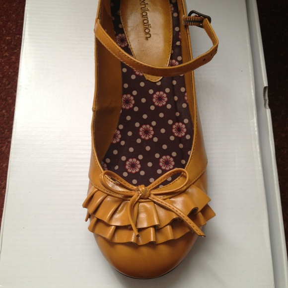 VINTAGE inspired mustard yellow flats