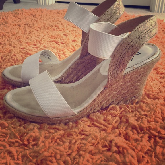 Diba Style White Wedges