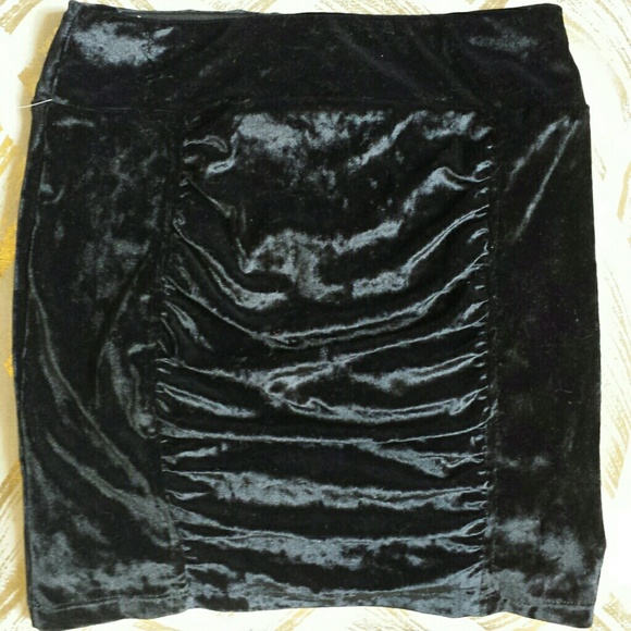 NWT Velvet Ruched Mini Skirt - Picture 2 of 4