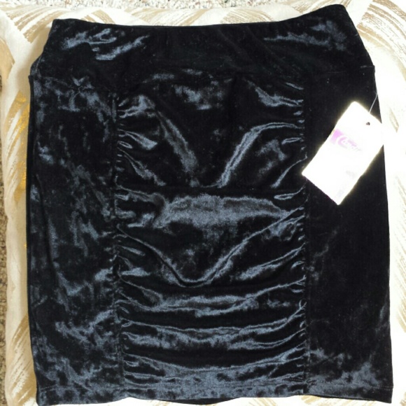 NWT Velvet Ruched Mini Skirt - Picture 3 of 4