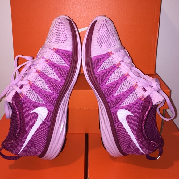 ❌SOLD❌Women's Nike Flyknit - Picture 2 of 3
