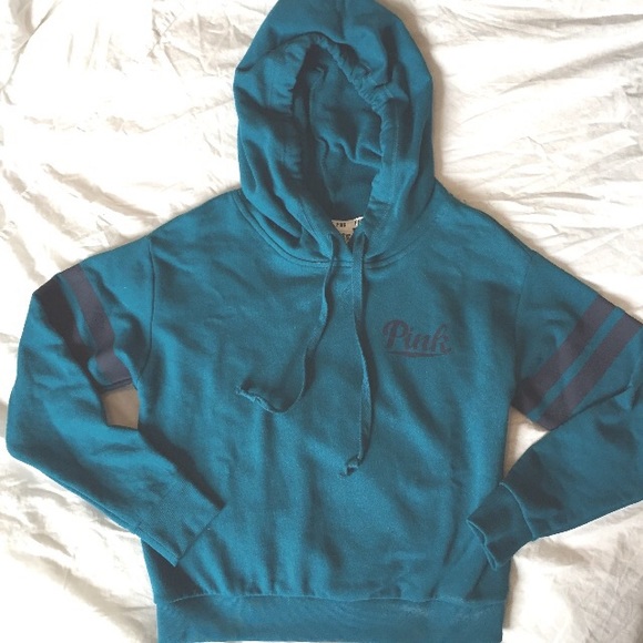 🚫 SOLD || V • S •• s w e a t s h i r t •• NWT || - Picture 2 of 3