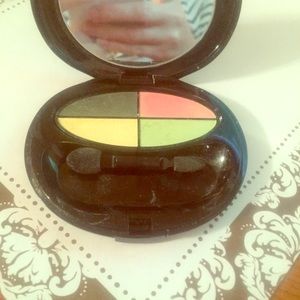 Sheshido makeup palette.💕