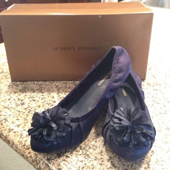 Audrey Brooke Marine Navy Flats