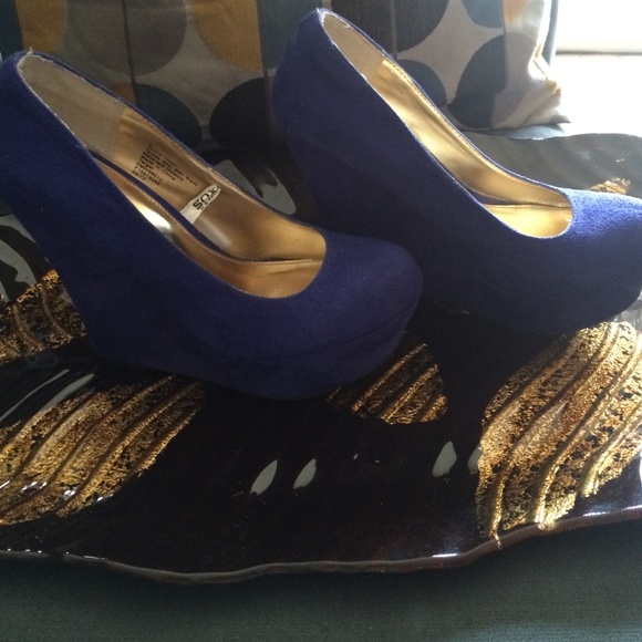 ✨✨✨Royal blue wedge heels✨✨✨