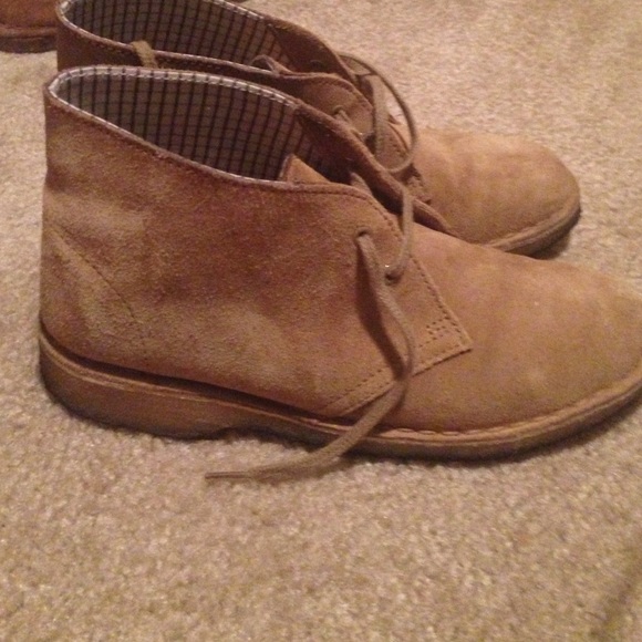 Women's tan desert clarks