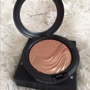 MAC Cosmetics Extra Dimension Skinfinish - Superb