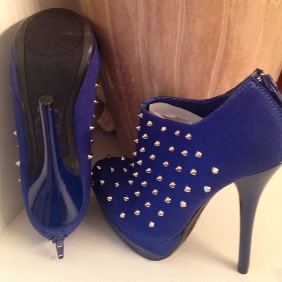 Shoes - Picture 4 of 4