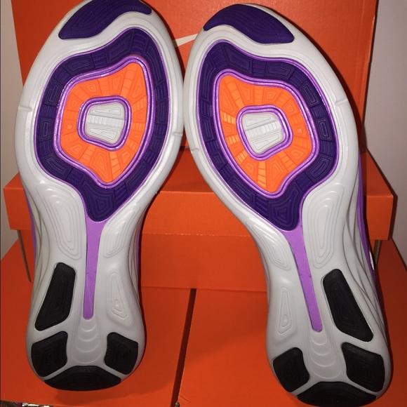 💥SOLD💥Women's Nike Flyknit Lunar - Picture 3 of 3