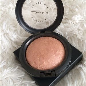 MAC Cosmetics - By Candlelight