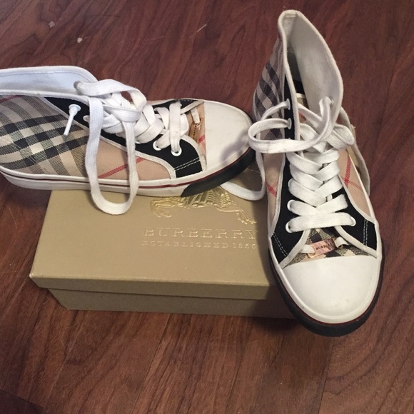 Burberry Kids Tennis Size 35 only worn a few times